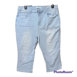 Judy Blue capris. Light denim. Sz 20W